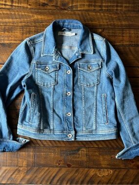 Vineyard Vines Light Blue Denim Jacket - Women's